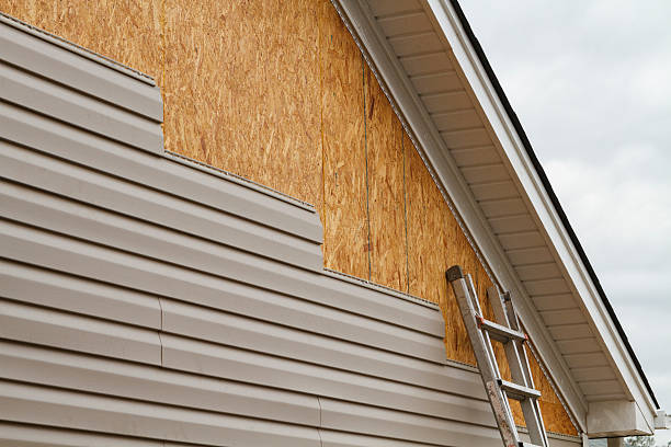 Professional Siding Installation technician working in Saxonburg, PA
